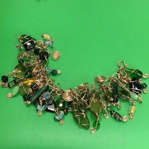 🟩🟩Gold and greens charm style bracelet🟩🟩